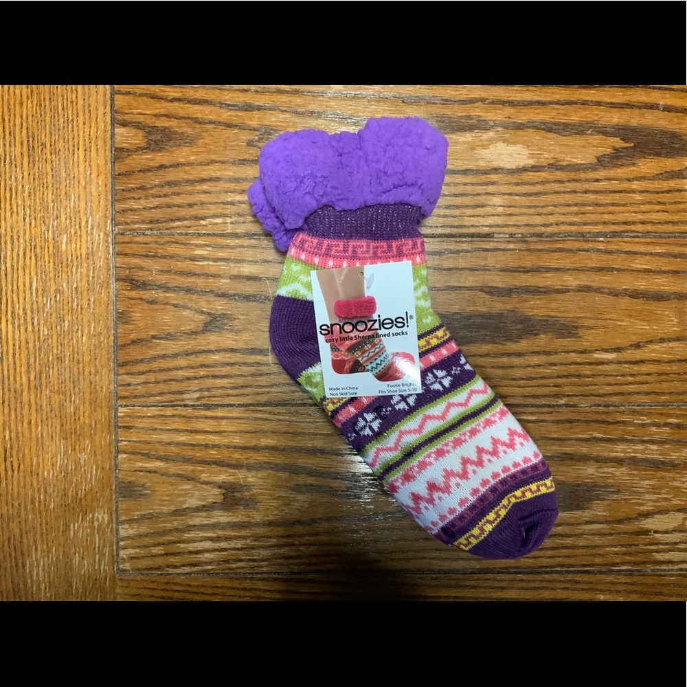 Snoozies Sherpa Lined socks size 5-10
